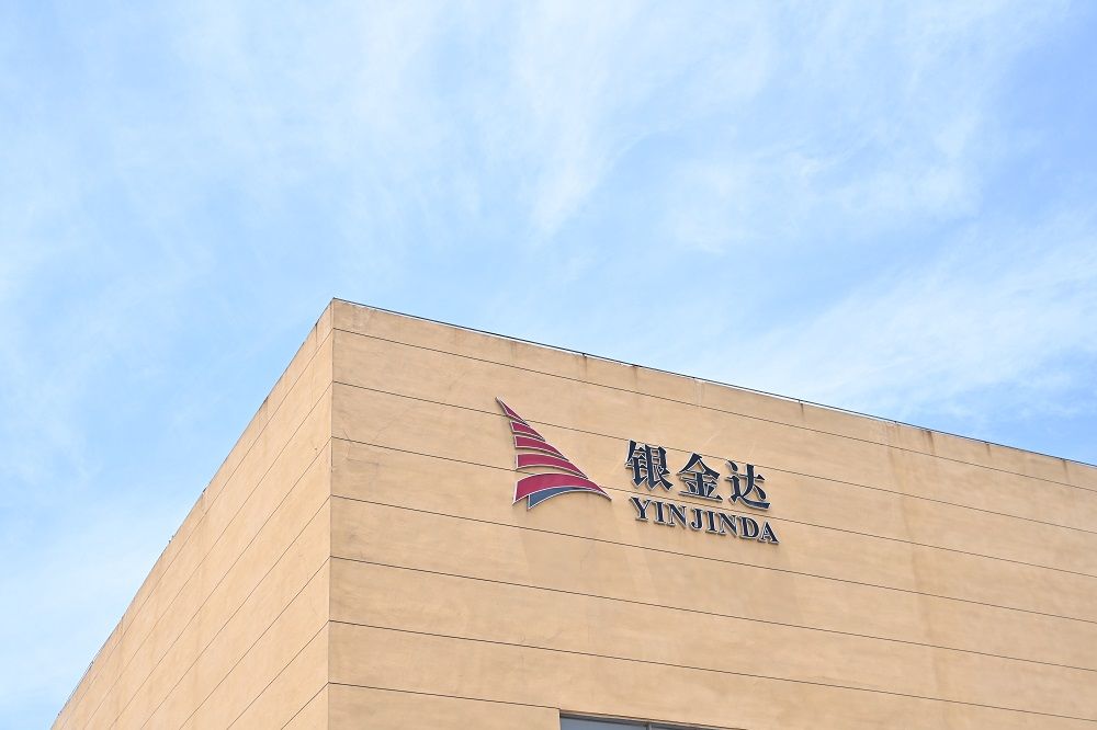 《河南日報》聯(lián)合《大河財立方》刊文銀金達(dá)董事長閆銀鳳《這些豫企相當(dāng)潮丨河南銀金達(dá)控股集團(tuán)有限公司:如何將“一米寬”做到“千米深”》專題訪談