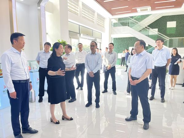 新鄉(xiāng)市主要領導持續(xù)關心幫助銀金達培育壯大新質(zhì)生產(chǎn)力